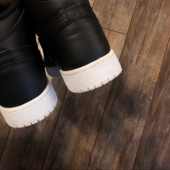 ⚫️⚪️ Jordan 1 - Cyber Monday | Size: 6 - Picture 8 of 8